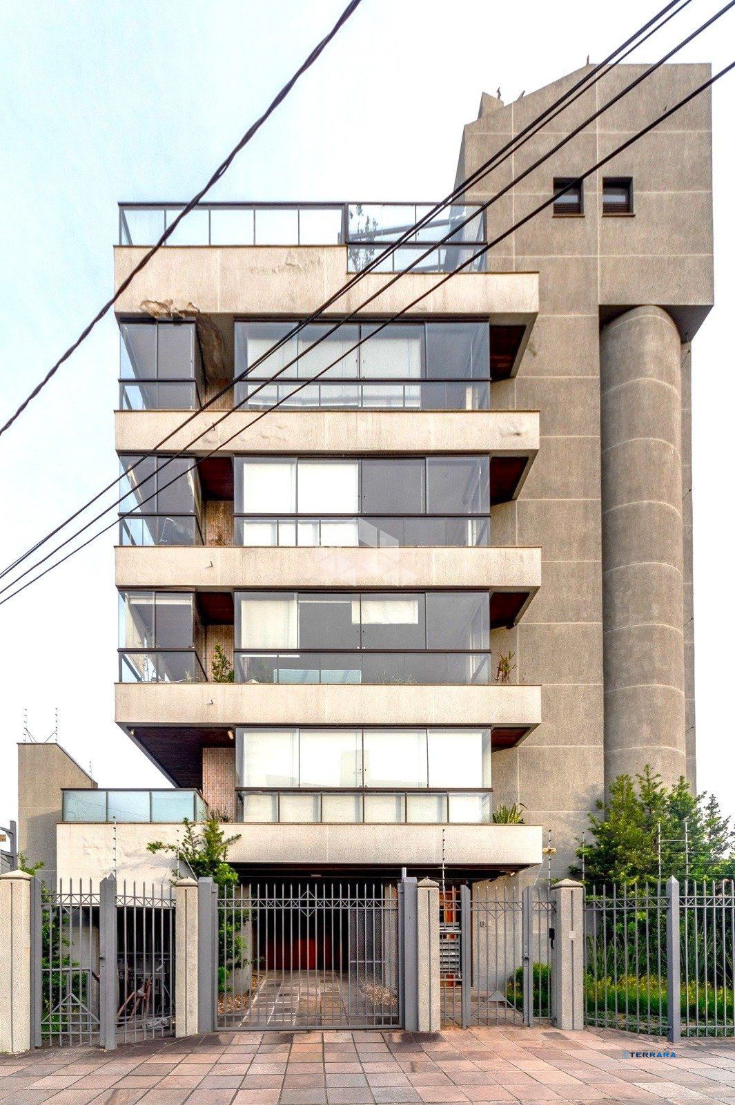 CONJUNTO COMERCIAL PODENDO FACILMENTE SER TRANSFORMADO EM APTO GARDEN