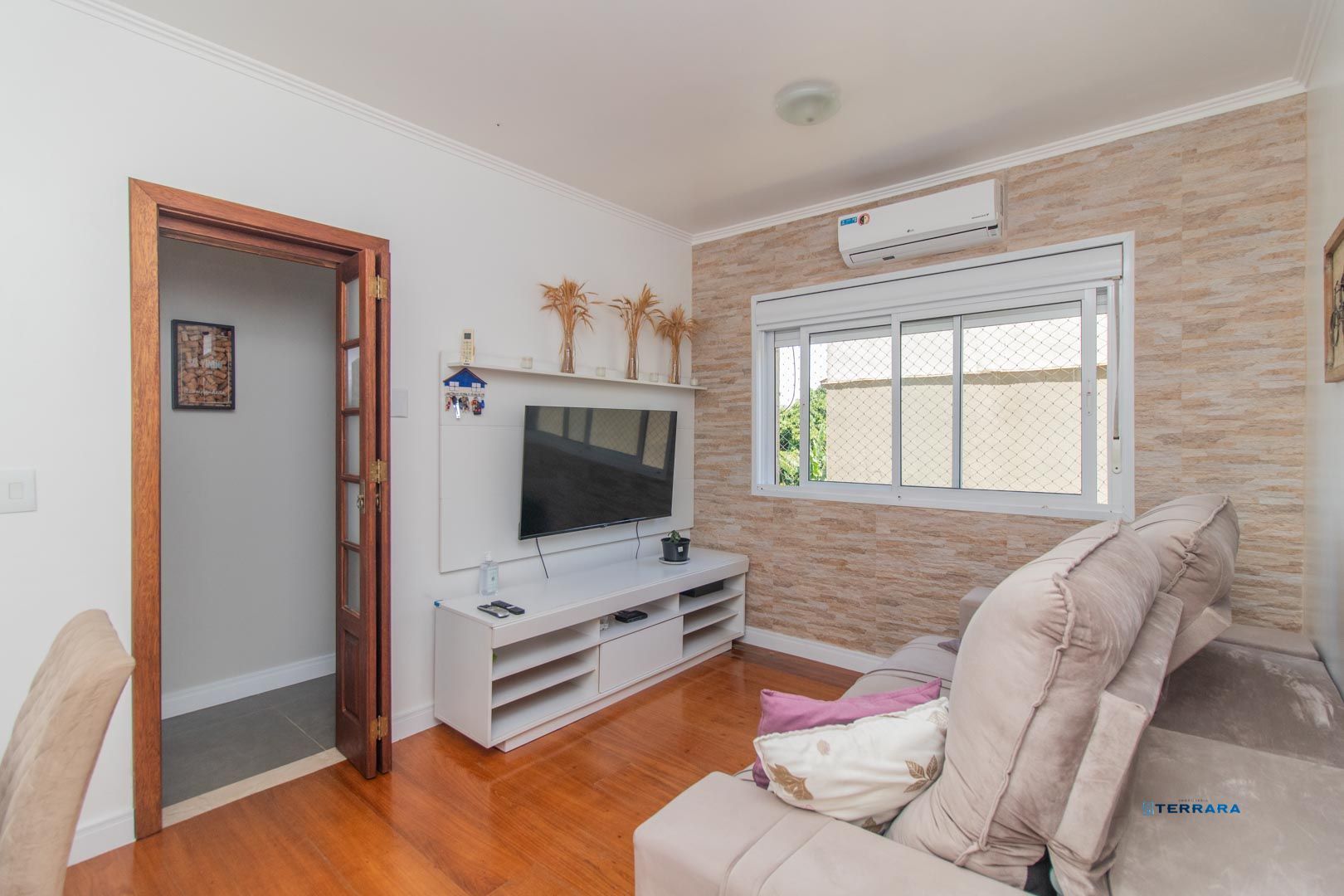 Apartamento de 2 dormitórios á venda no Bairro Teresópolis - Porto Alegre.