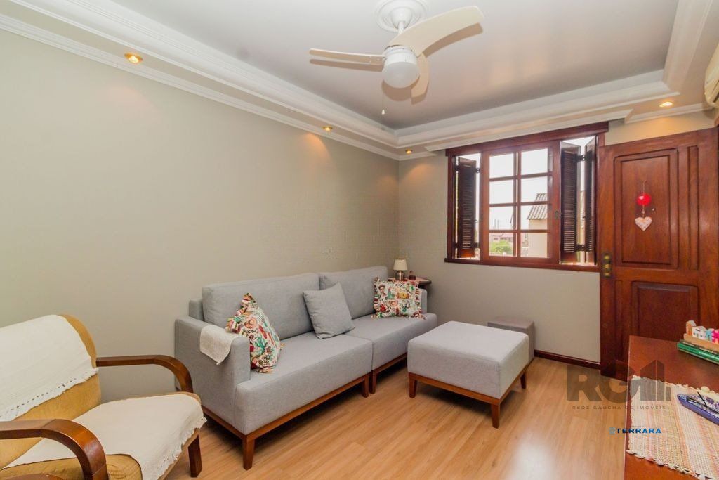 Casa de 4 dormitórios no bairro Sarandi