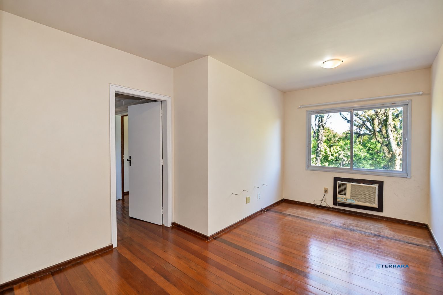 Apartamento de 2 dormitórios com 1 vaga escriturada no bairro Teresópolis