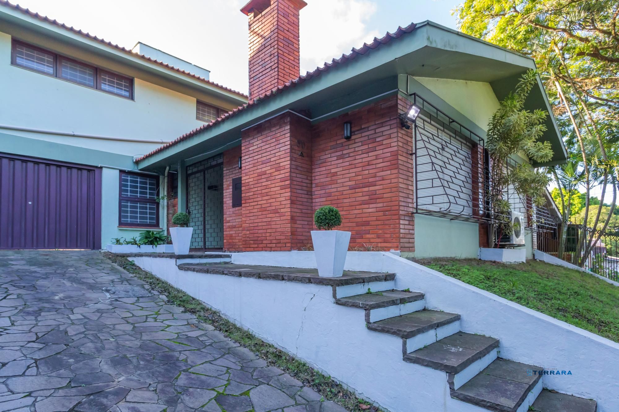 Casa com piscina e patio ampla no bairro Boa Vista, Porto Alegre/RS