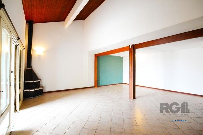 Casa de 200m² - 4 dormitórios, 4 vagas no bairro Espírito Santo