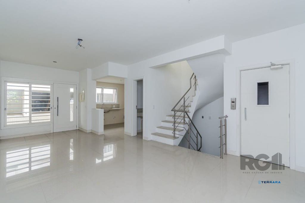 Excelente casa em condomínio de 251m² com 3 suítes e elevador!