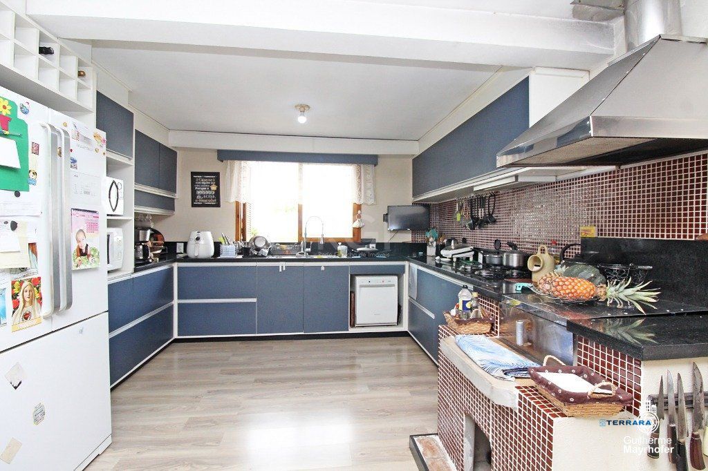 Casa para Venda - 220m², 2 dormitórios, sendo 2 suites, 3 vagas - Teresópolis