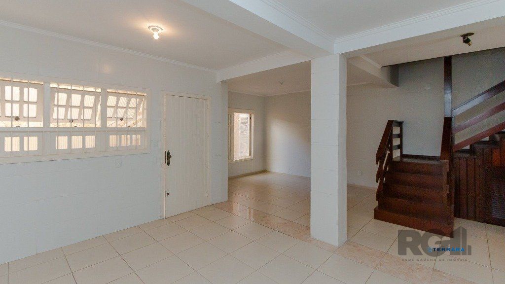 Casa com 4 dormitórios, 4 vagas no bairro Vila Jardim