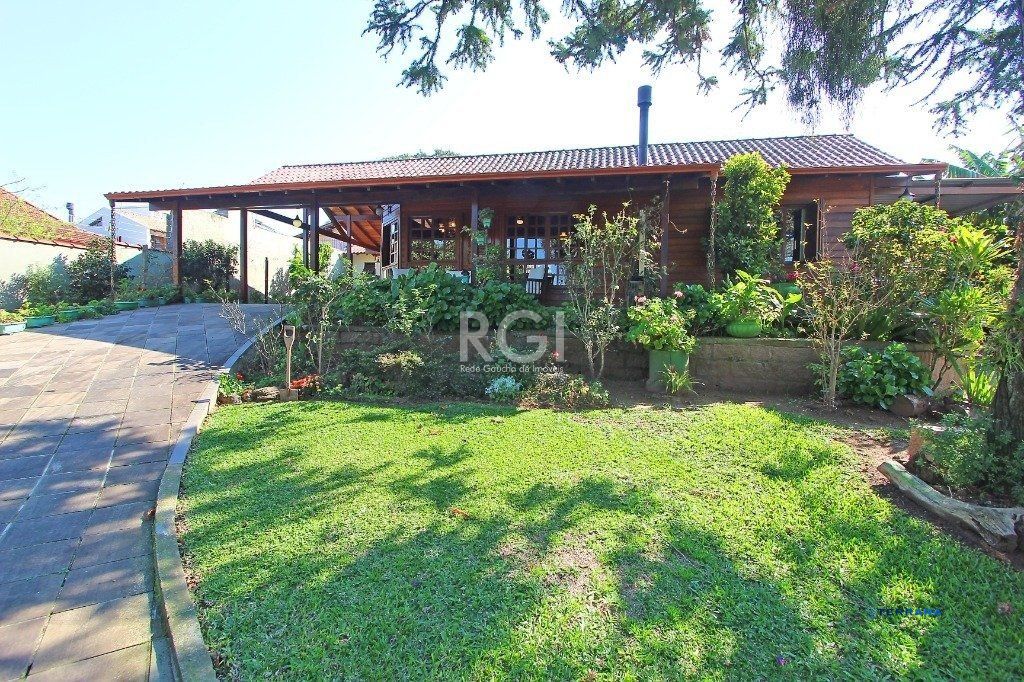 Casa para Venda - 205m², 2 dormitórios, sendo 1 suites, 4 vagas - Cristal