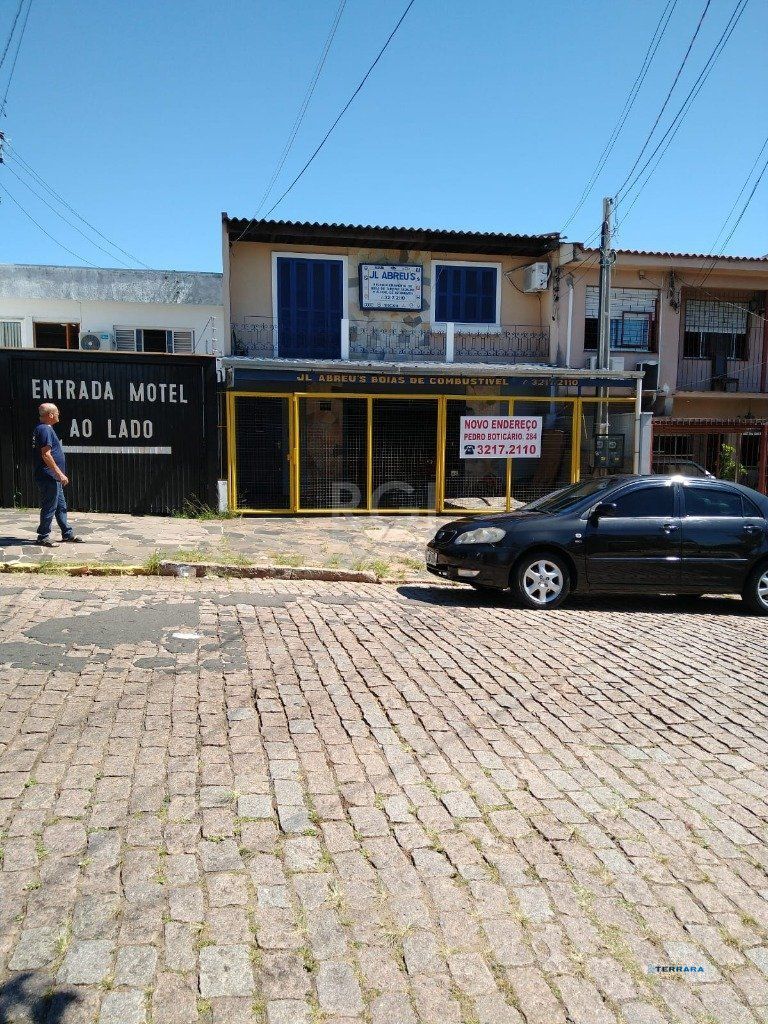 Casa para Venda - 76m², 5 dormitórios, 3 vagas - Santo Antonio