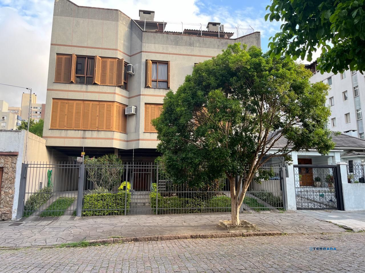 Apartamento de 02 dormitorios com vaga de garagem no Bairro Santana em Porto Alegre/RS