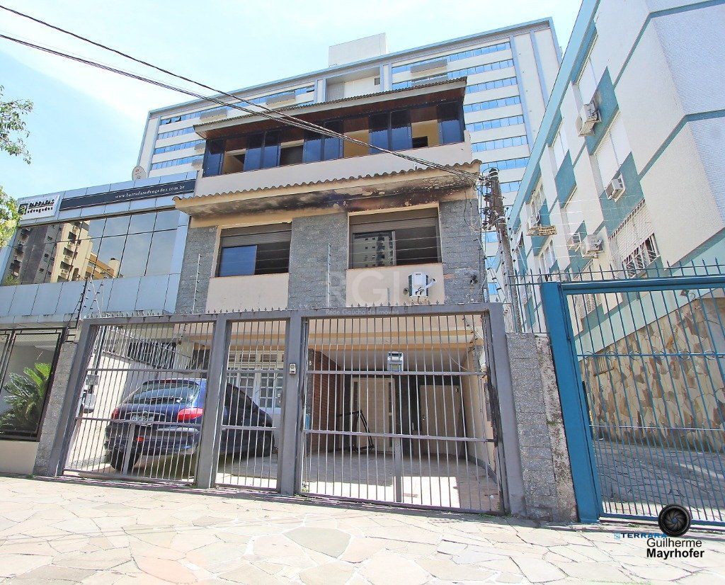 Casa para Venda - 300m², 6 dormitórios, sendo 1 suites, 3 vagas - Menino Deus