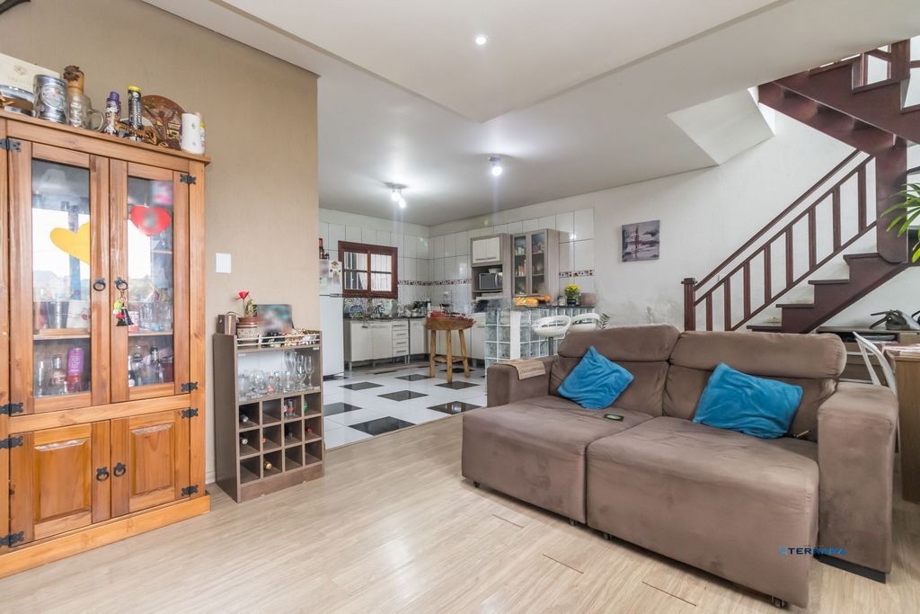 Casa de 6 dormitórios à venda Bairro Vila Nova - Porto Alegre