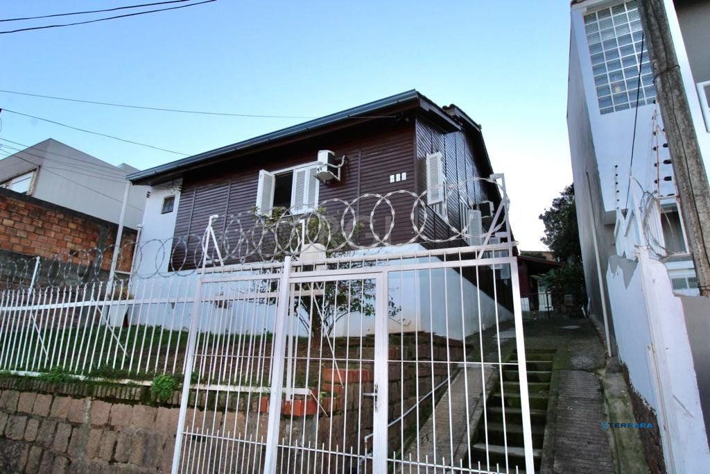 Casa para Venda - 90m², 5 dormitórios, sendo 1 suites, 5 vagas - Teresópolis