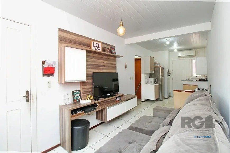 Excelente casa de 45m² com 1 dormitório e 1 vaga no bairro Hípica.
