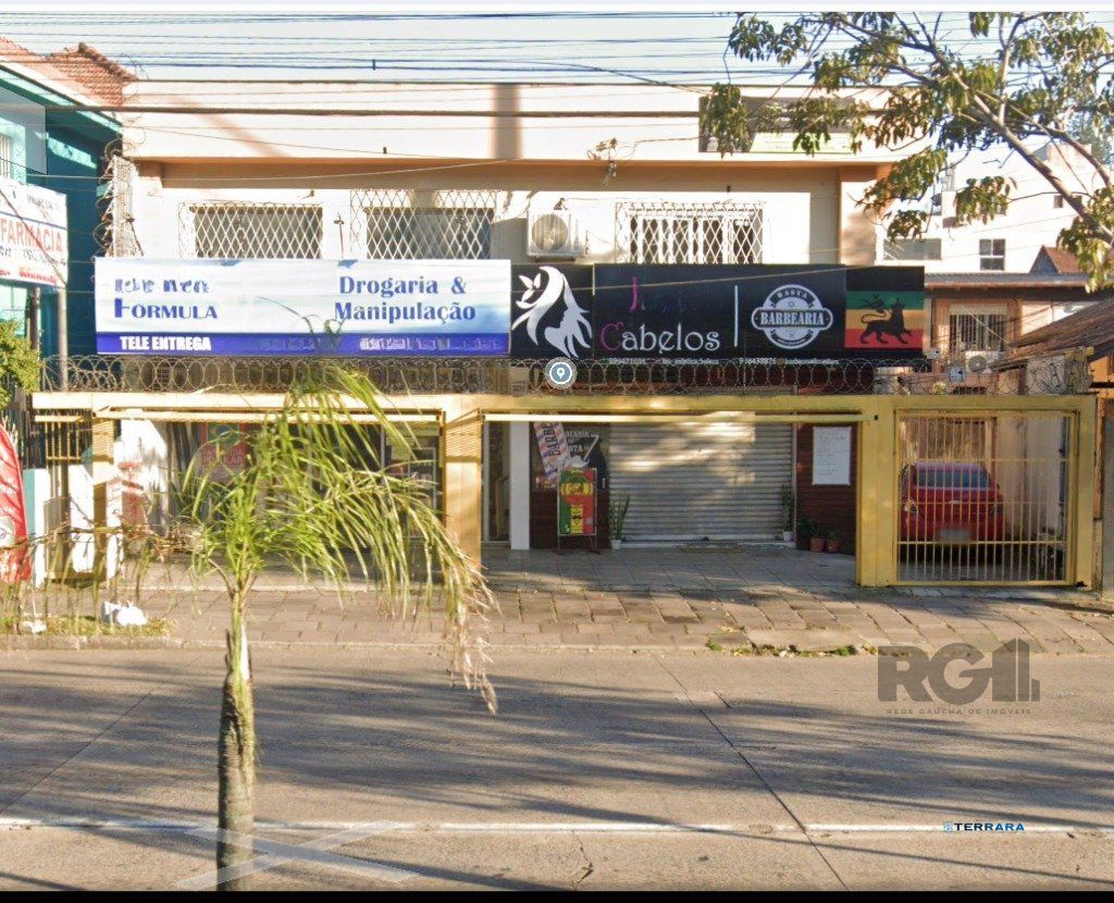 OPORTUNIDADE DE NEGÓCIO!  PONTO COMERCIAL OU RESIDENCIAL,  terreno medindo 13m x 100m, com 02 lojas comercias em frente (atualmente alugadas), nos fundos possui sobrado com 03 dormitórios sendo 01 suí