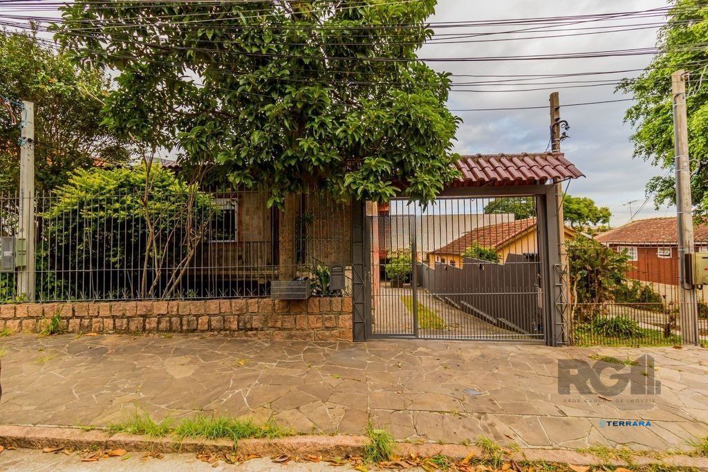 Casa de 4 dormitórios no bairro Espírito Santo
