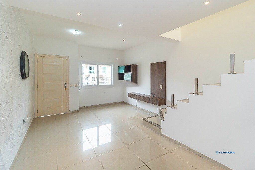 Casa de 2 dormitórios no Bairro Guarujá - Porto Alegre