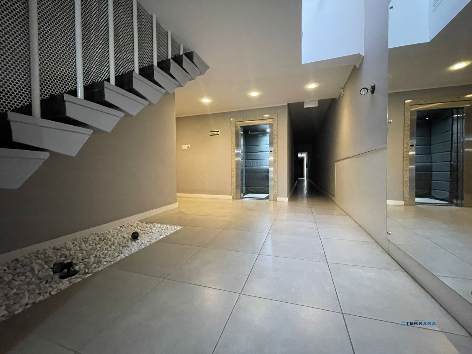 Apartamento, 2 quartos, à venda, 74 m², Floresta - Porto Alegre — foto 2