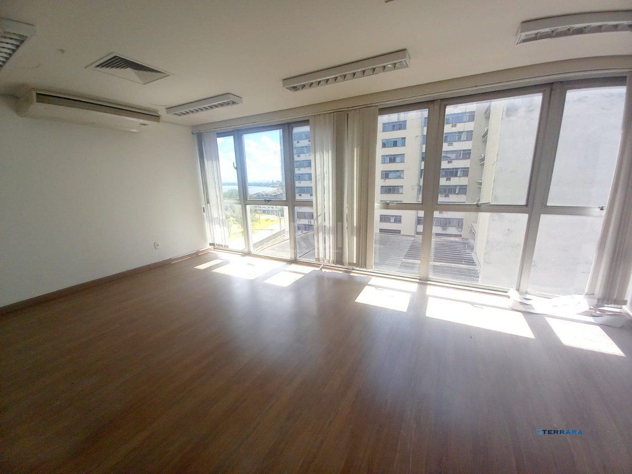 Sala Comercial à venda, 47m², Centro Histórico - Porto Alegre