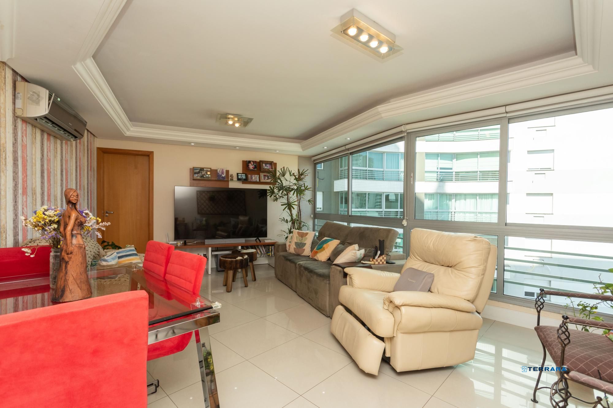 Apartamento com Suíte, 2 Vagas e Lazer de Clube