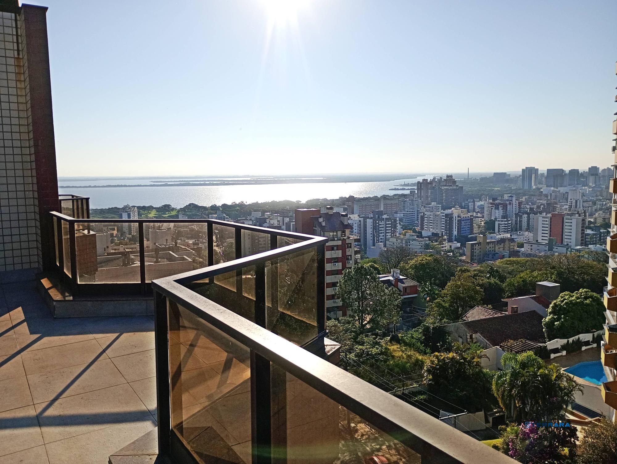 Cobertura com vista para o Guaíba, suíte e 2 vagas