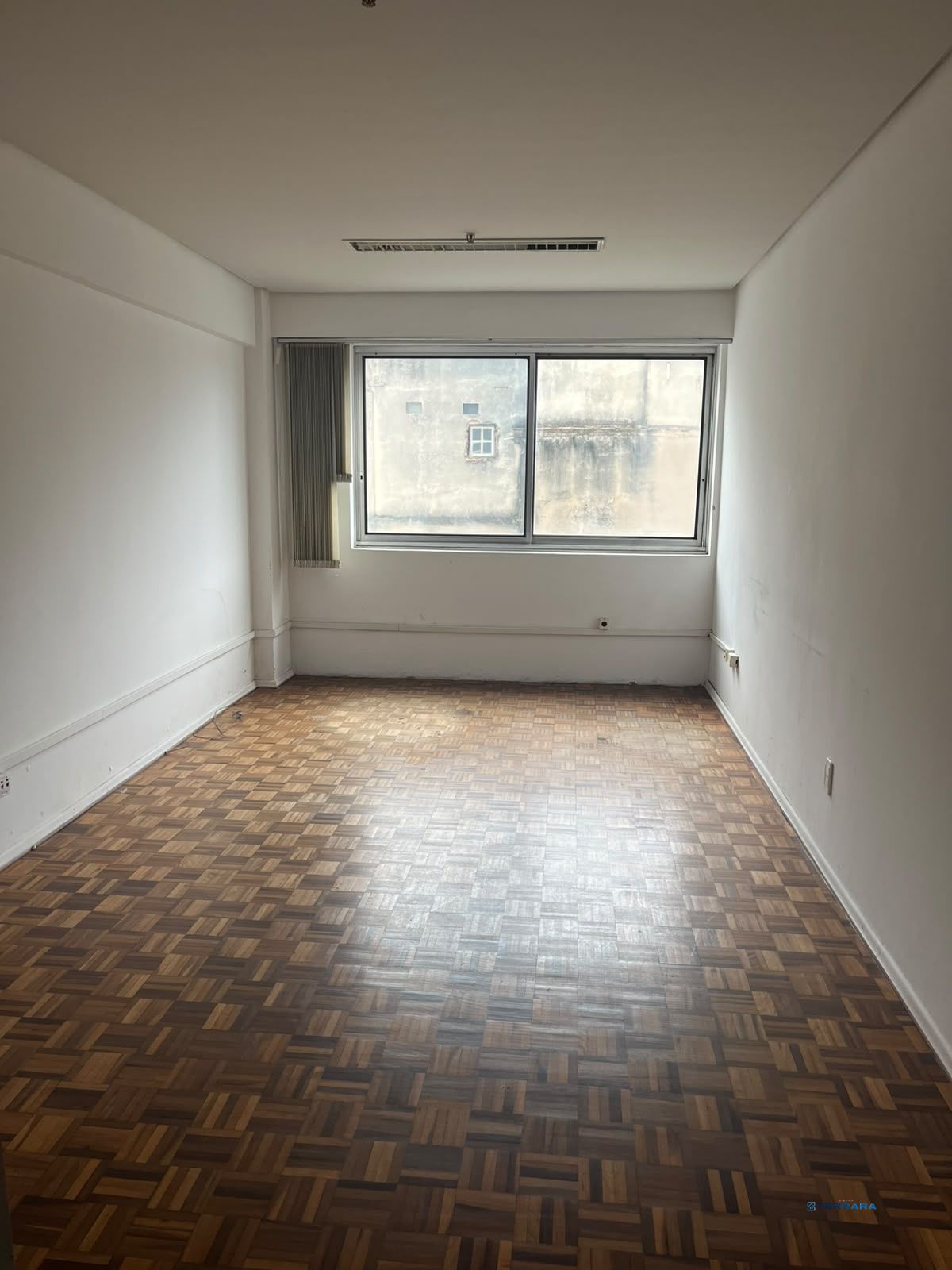 Sala comercial à venda no Edifício Santa Cruz | Centro de Porto Alegre