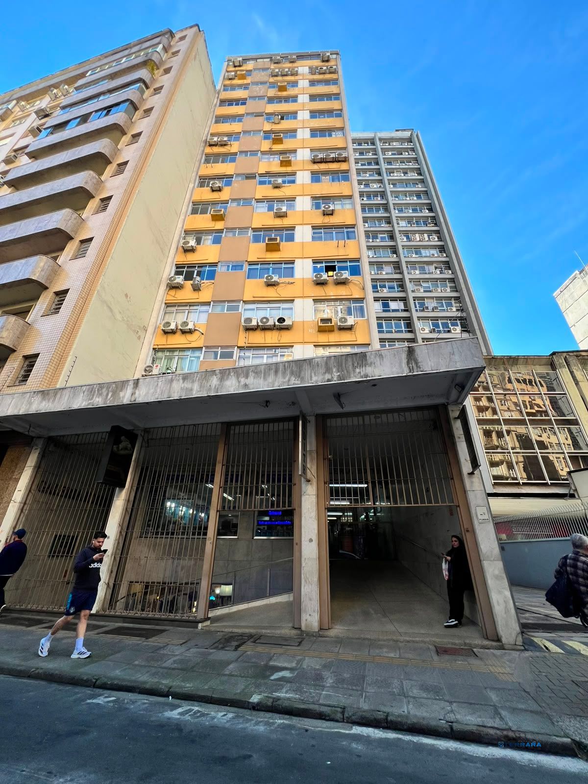 SALA COMERCIAL À VENDA NO CENTRO HISTÓRICO | JÁ LOCADA