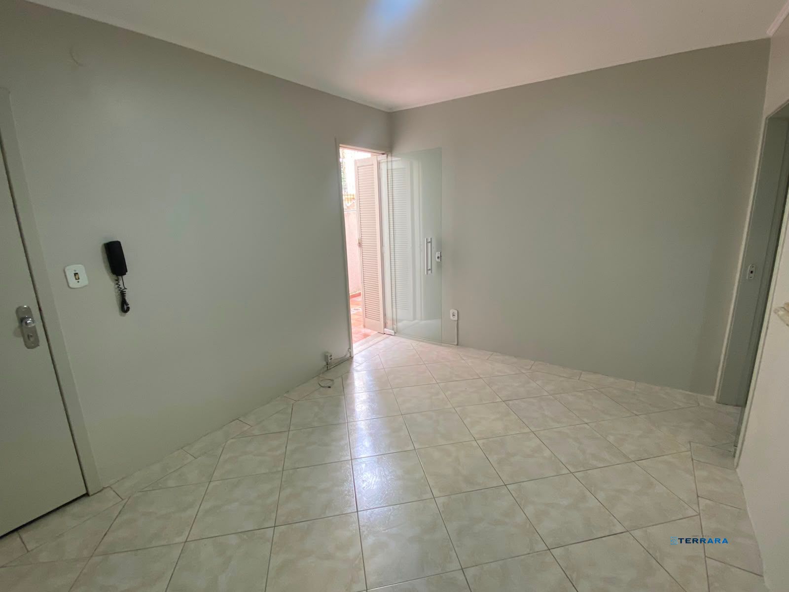 Térreo com 2 dormitórios e pátio