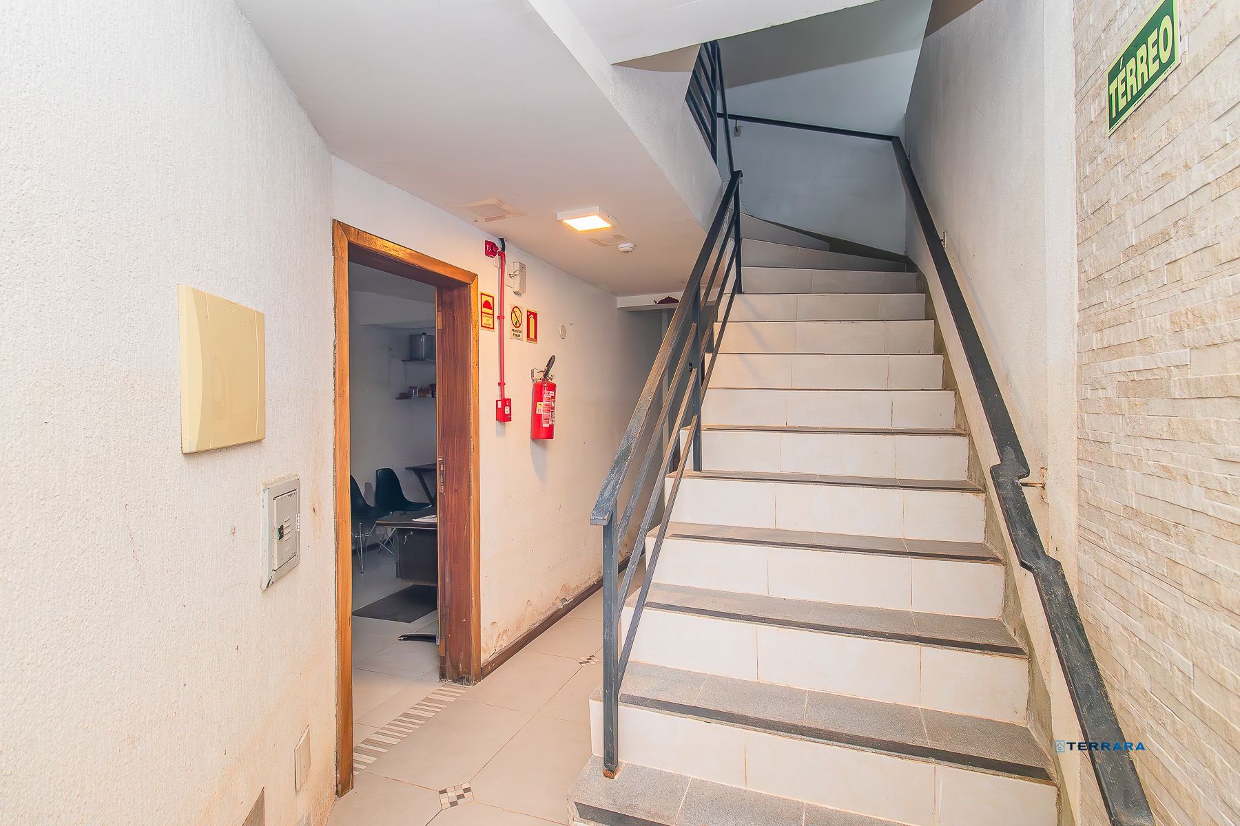 Prédio Comercial, 7 salas, à venda, 320 m², Menino Deus - Porto Alegre — foto 2