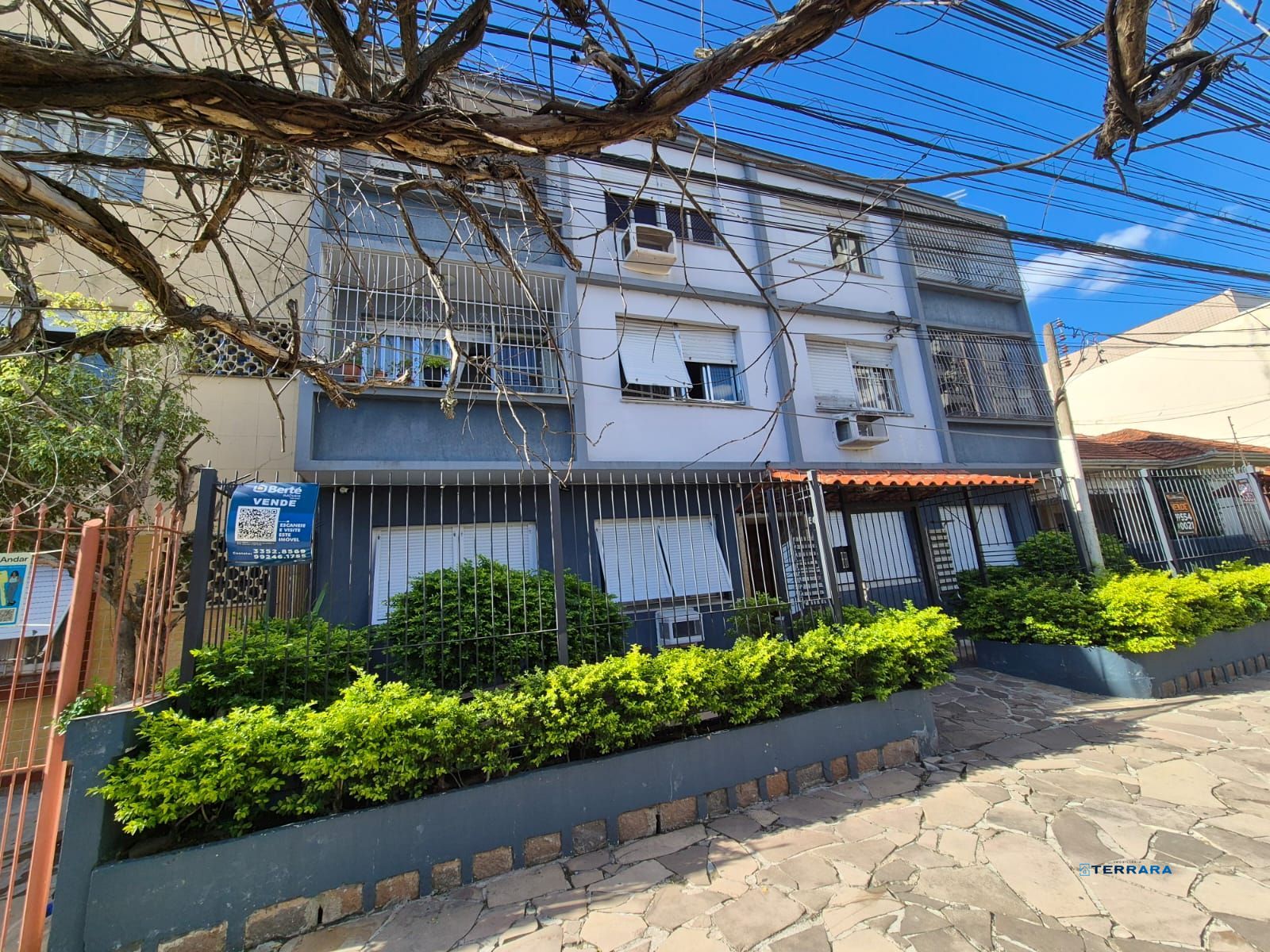 Apto térreo no Menino Deus