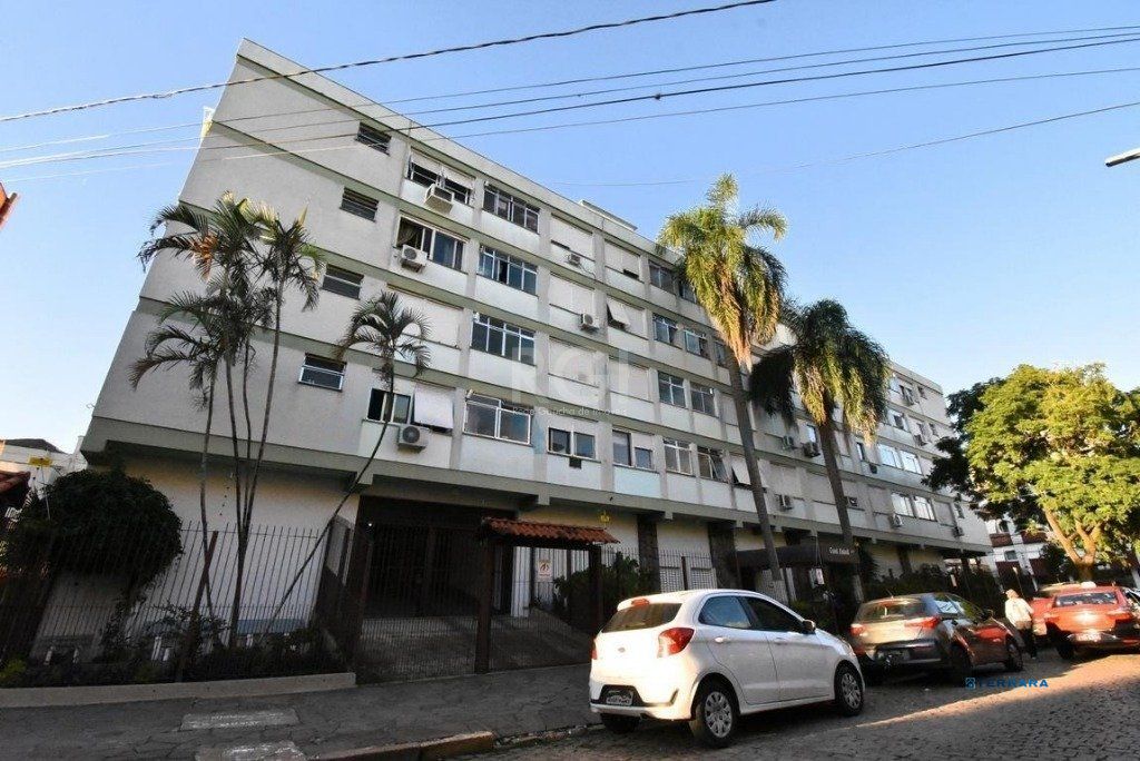 Apartamento de 2 dormitórios, 1 vaga de garagem coberta e escriturada.