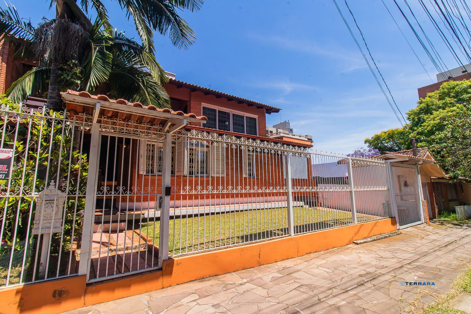 Casa com 5 dormitórios e muito mais