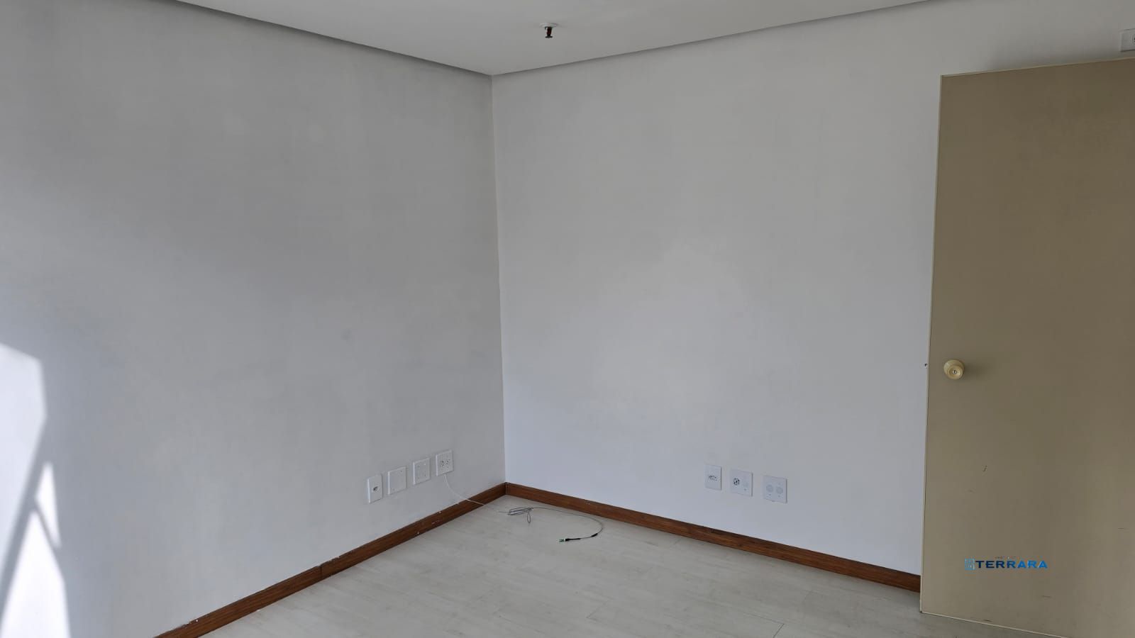 Sala Comercial, 1 sala, à venda, 28 m², Menino Deus - Porto Alegre — foto 3