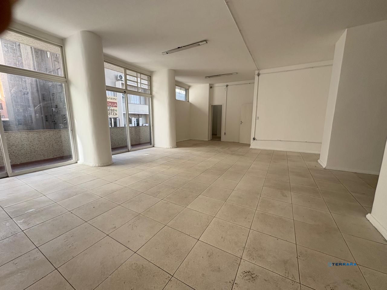 Sala Comercial, 1 sala, à venda, 823 m², Centro Histórico - Porto Alegre — foto 2