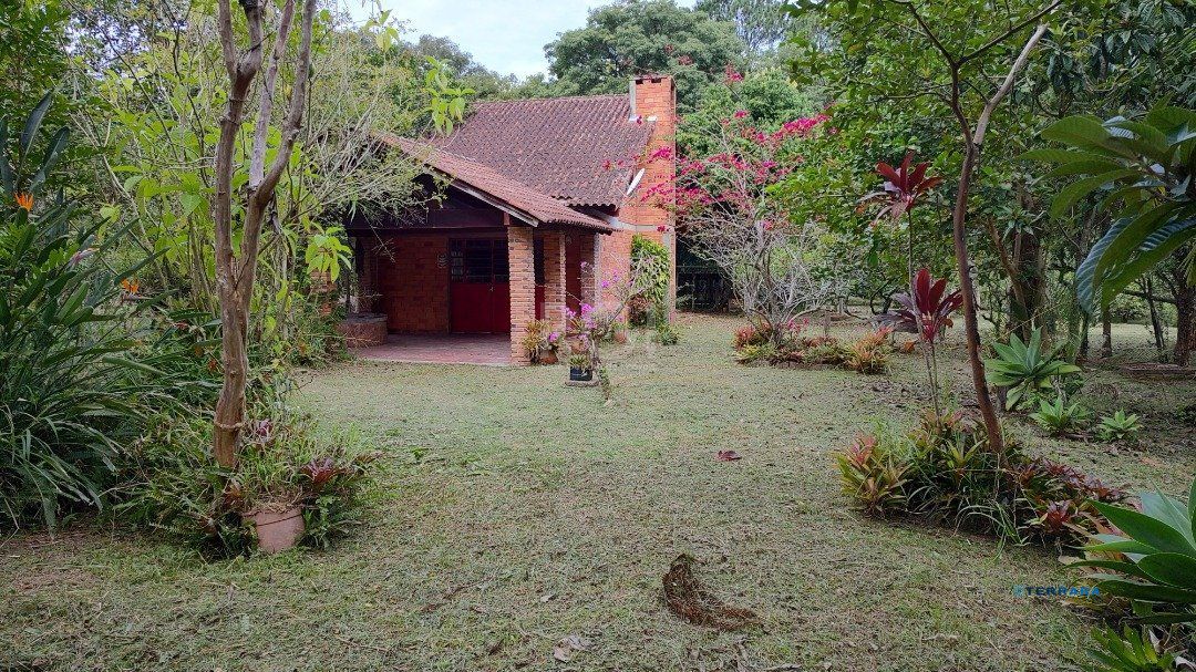 Sito à venda no Lami, com casa com quartos, 1 banheiro e piscina