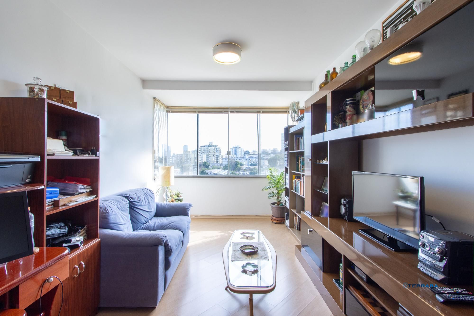 Apartamento de 2 dormitórios, na zona sul de Porto Alegre, semi-mobiliado, churrasqueira e box escriturado.