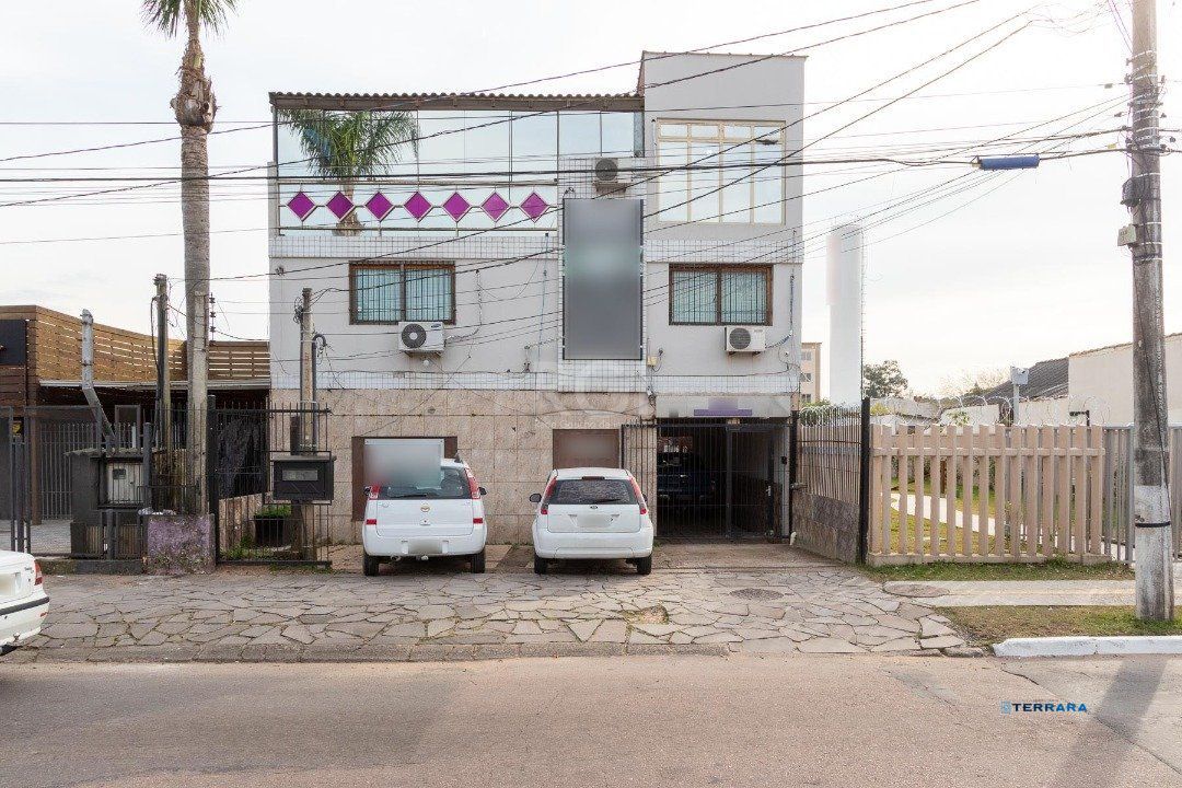 Sobrado para Venda - 300m², 3 dormitórios, sendo 1 suites, 3 vagas - Cavalhada