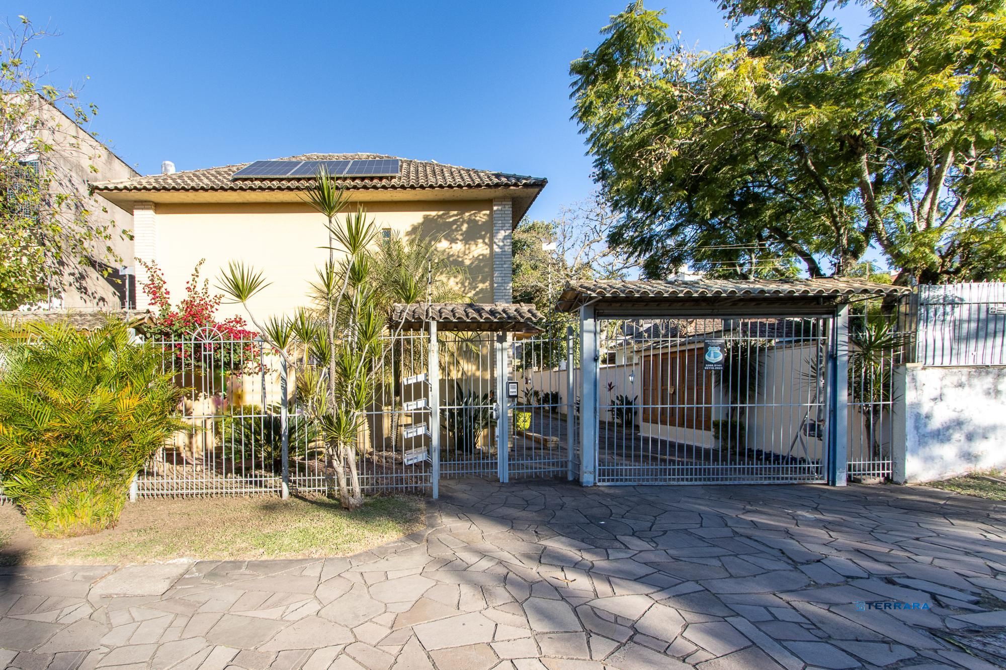 Casa 3 dormitórios, 1 suíte, 2 vagas - Bairro Camaquã
