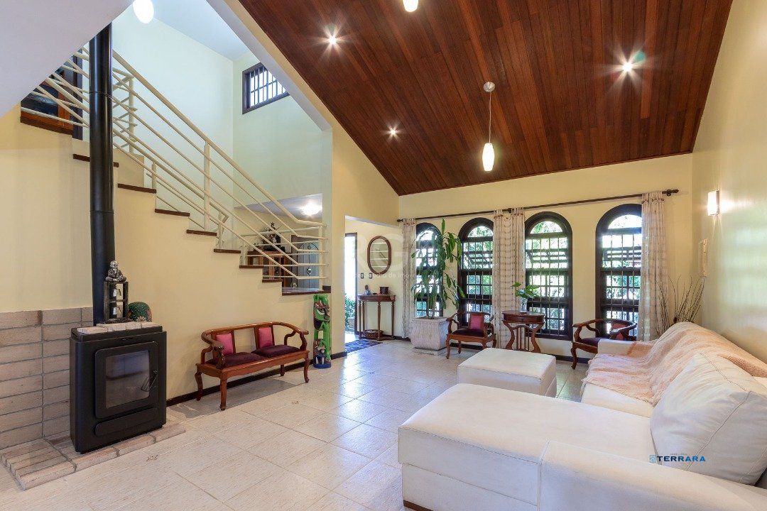 Casa para Venda - 308.25m², 3 dormitórios, sendo 1 suites, 5 vagas - Cristal