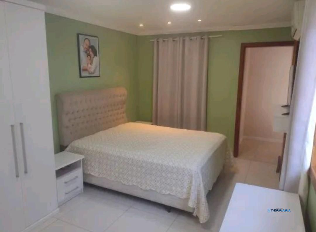 Casa á venda com 3 dormitórios no bairro Lomba do Pinheiro em Porto Alegre.