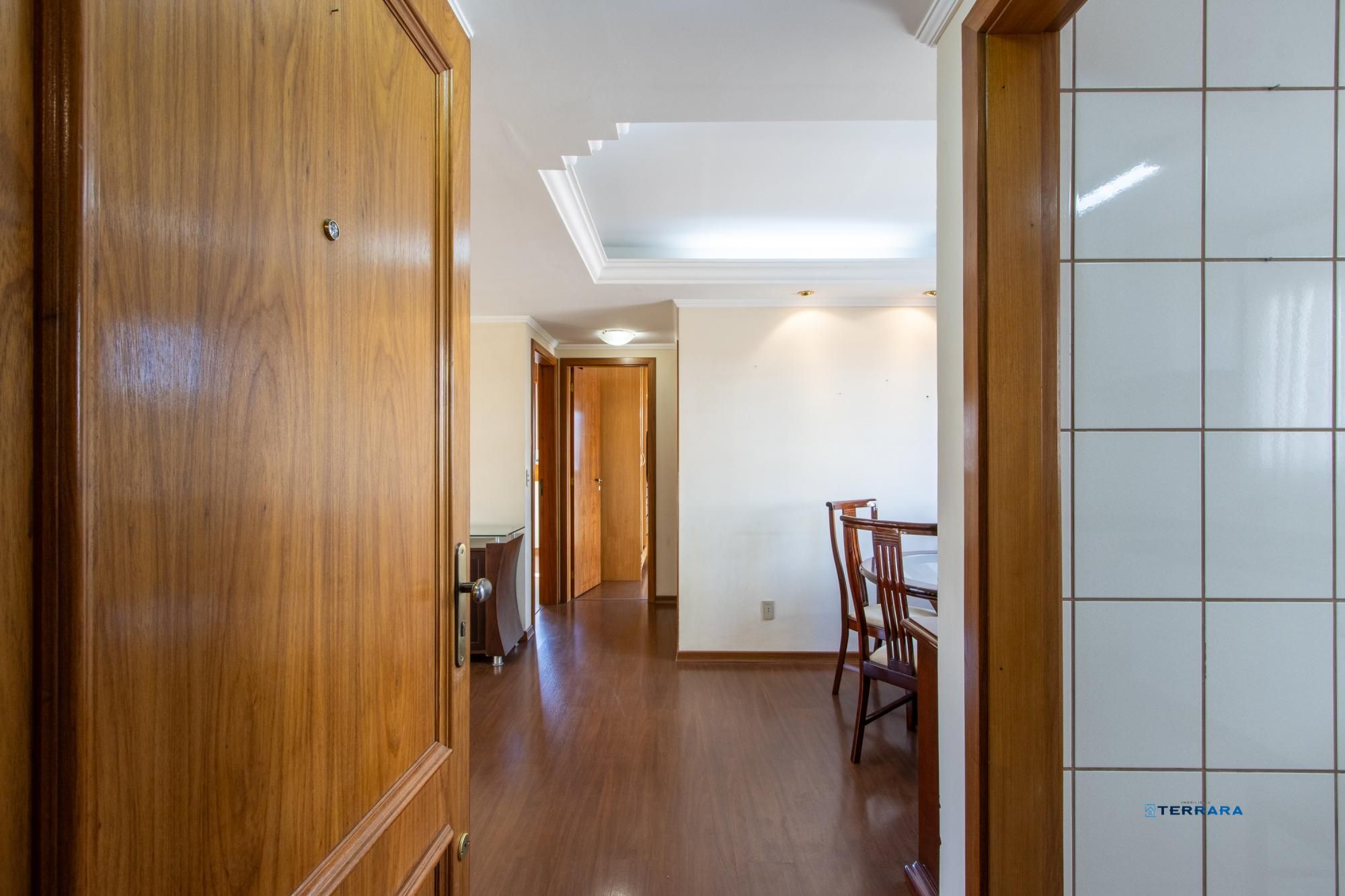 Apartamento Semimobiliado à Venda em Passo da Areia, Porto Alegre, RS