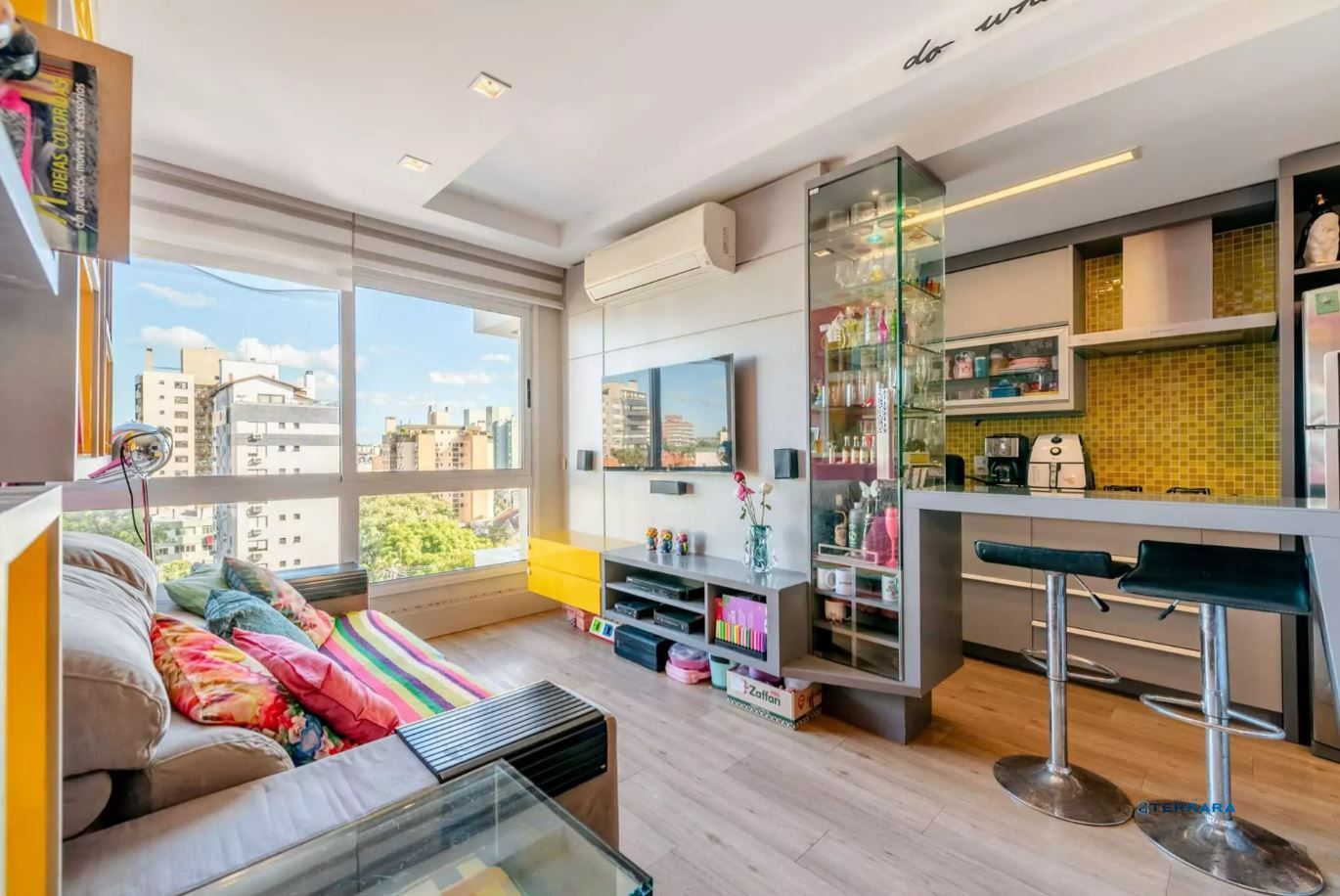 Apartamento semi mobiliado de 2 dormitórios no Petrópolis
