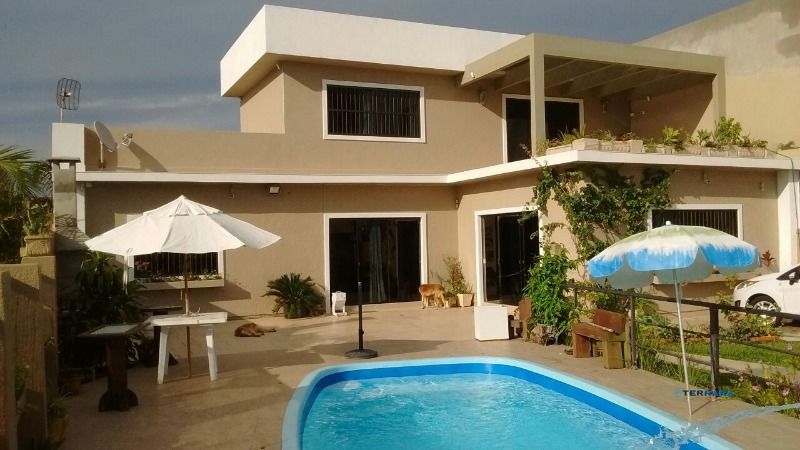 Casa para Venda - 200m², 3 dormitórios, 2 vagas - Centro