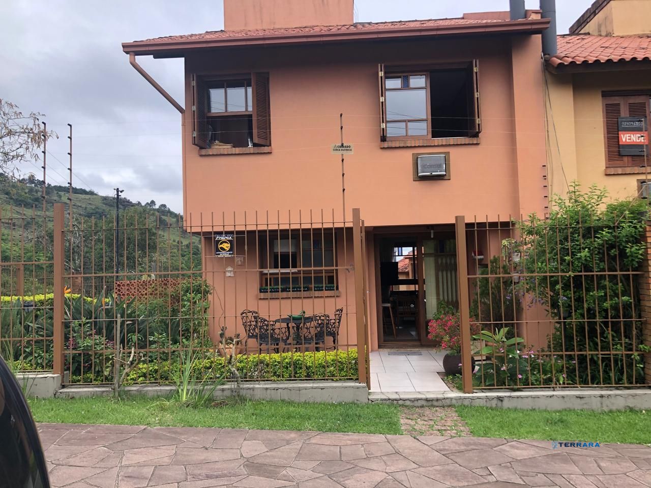 Casa de condomínio, 3 quartos, 1 suíte, 1 vaga coberta, no bairro Espirito Santo.