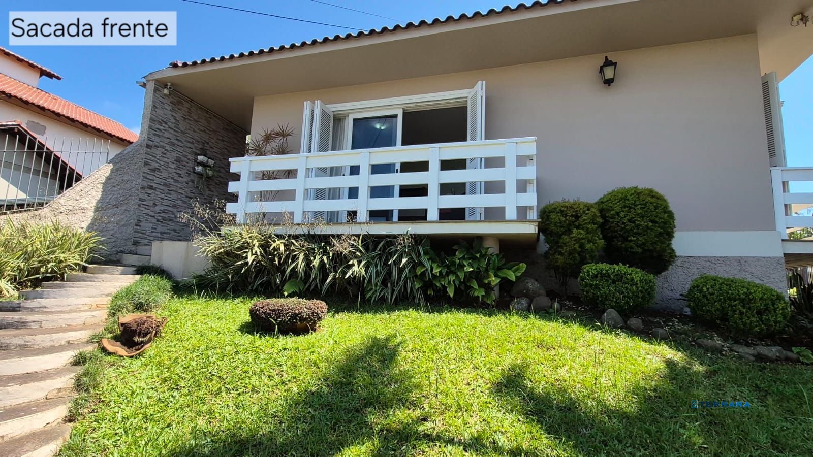Excelente casa de 4 dormitórios, 1 suíte e 2 vagas em Novo Hamburgo.