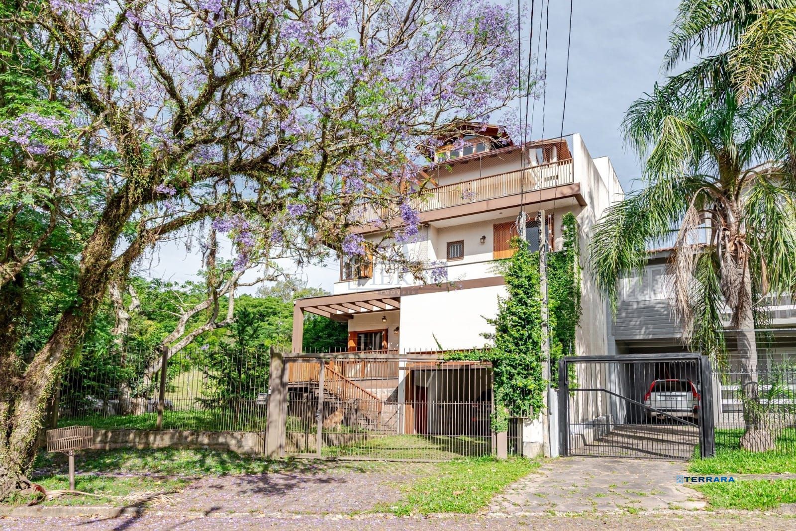 Excelente casa de 3 quartos, 1 suíte e 2 vagas no bairro Ipanema!
