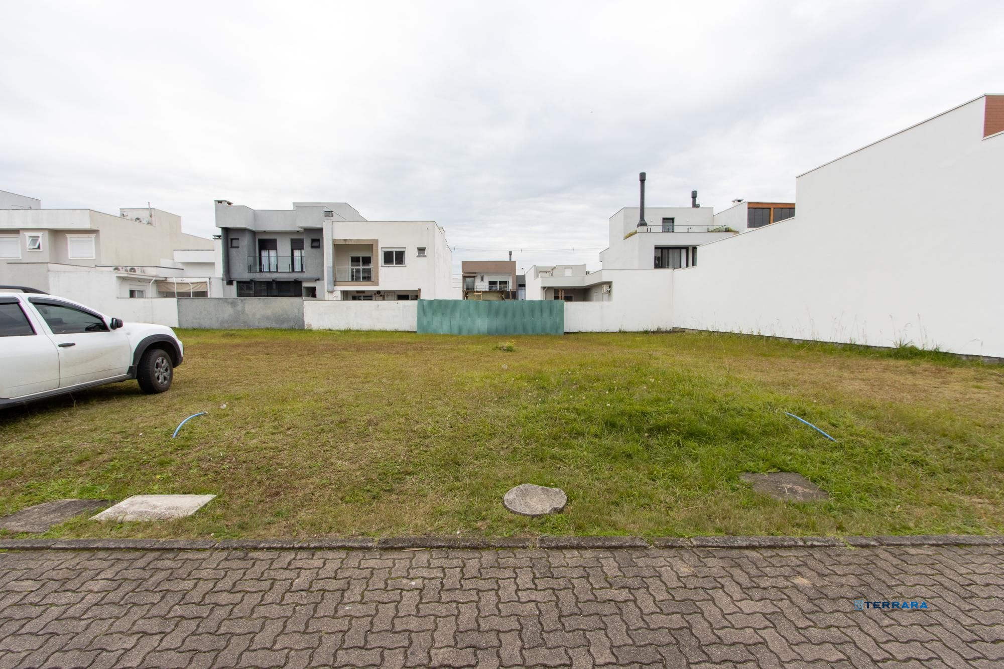 Lote de 154m2 no Condomínio Villa Amalfi, com boa infraestrutura