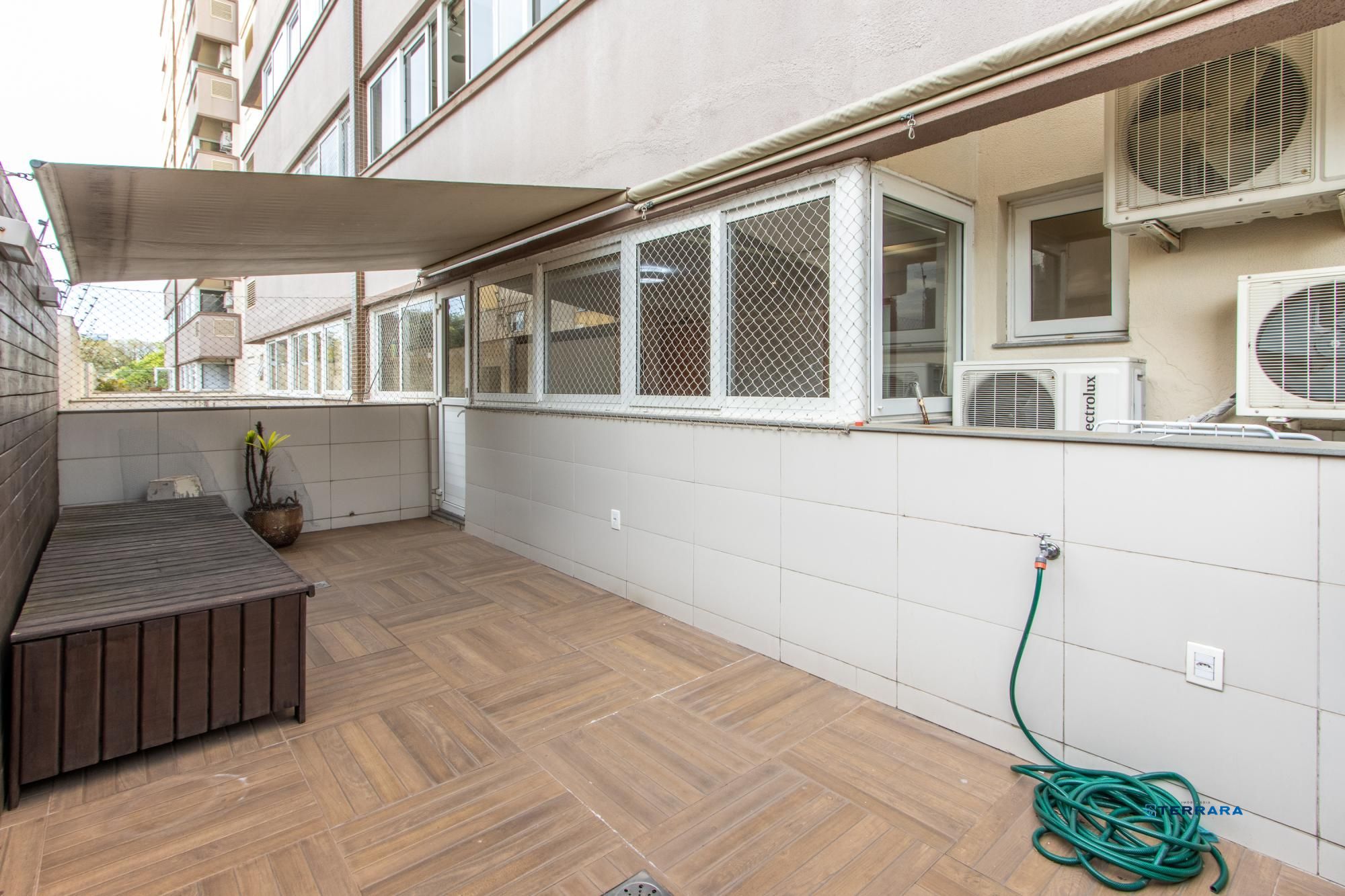 Apartamento garden, 3 quartos, mobiliado no Menino Deus em Porto Alegre.