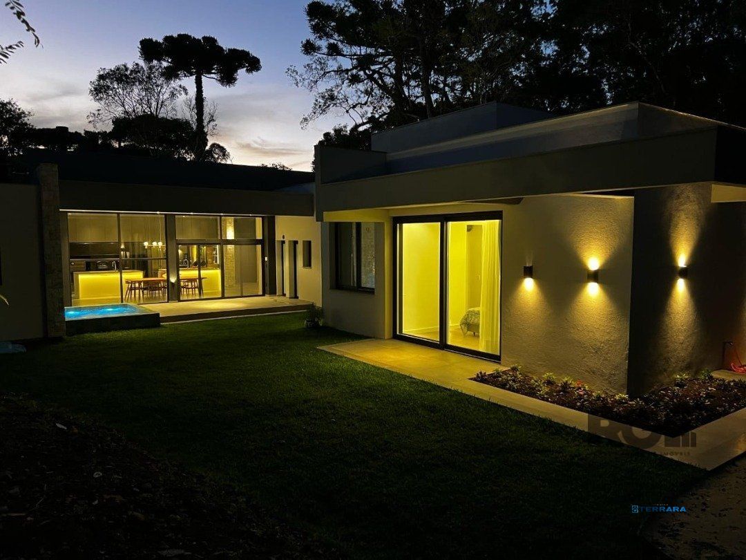 Casa toda térrea 400m2 , 3 suítes