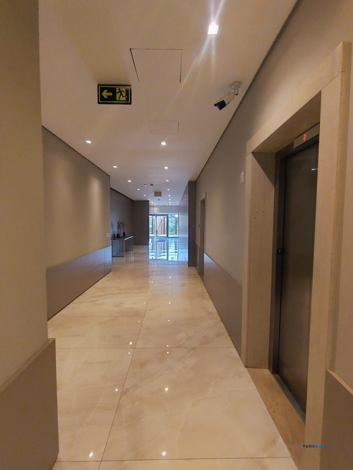 Corredor de acesso prédio
