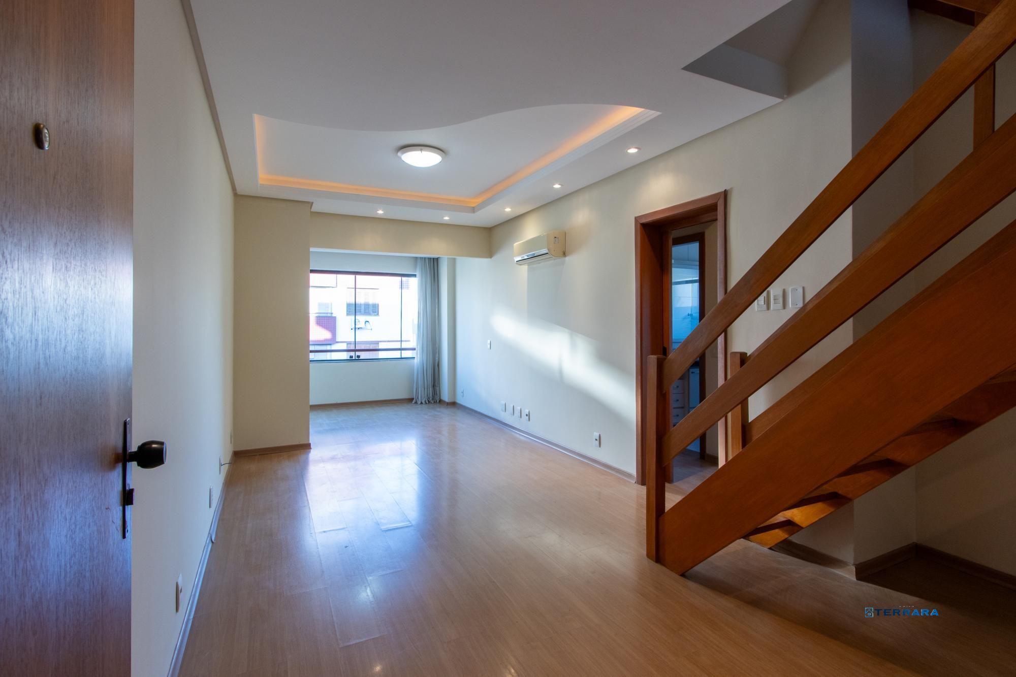 COBERTURA 2 QUARTOS, 2 VAGAS INDIVIDUAIS ESCRITURADAS, ELEVADOR - BAIRRO SANTO ANTONIO