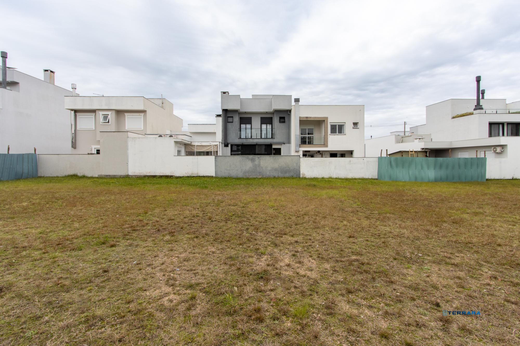 Lote de 154m2 no Condomínio Villa Amalfi, com boa infraestrutura